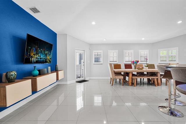 Building Photo - 1210 Biarritz Dr