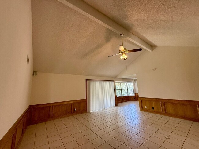 Building Photo - NEAR GOLF COURSE - WELL ESTABLISHED SPICEW...