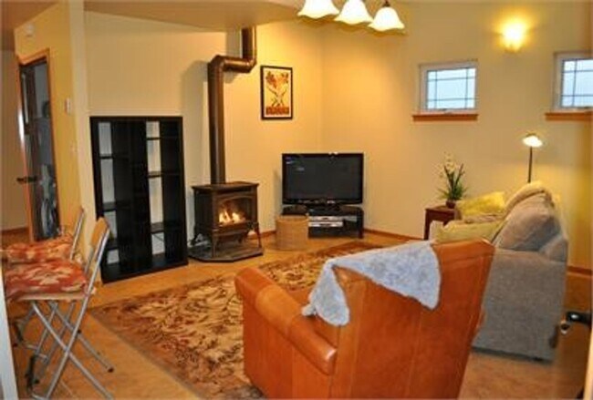 Building Photo - Wonderful Fully Furnished Cottage in Coupe...