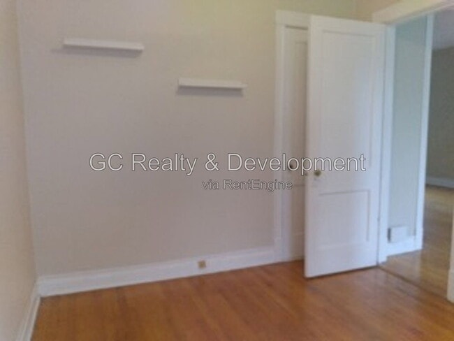 Building Photo - 1306 W Cornelia Ave
