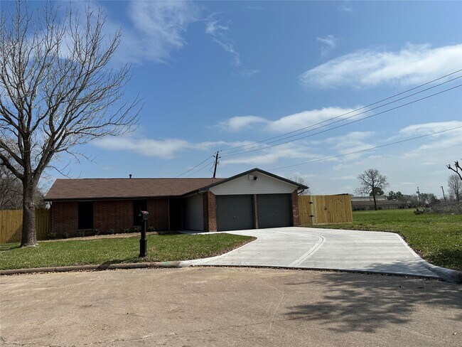 Building Photo - 15935 Kenbrook Dr