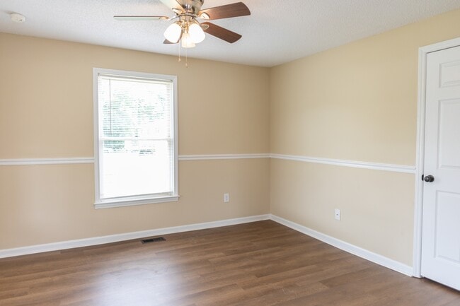 Building Photo - 4085 Beach Rd