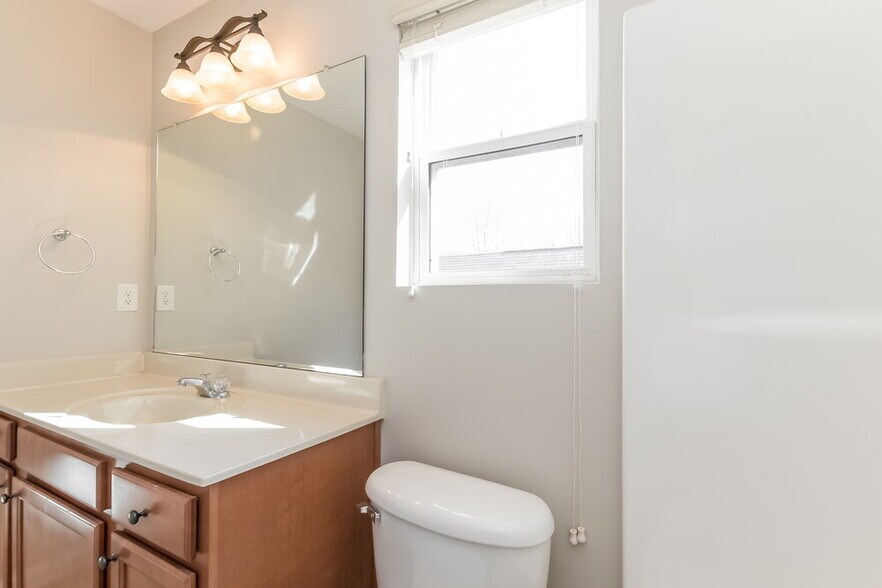 Building Photo - 94 Hood Park Dr