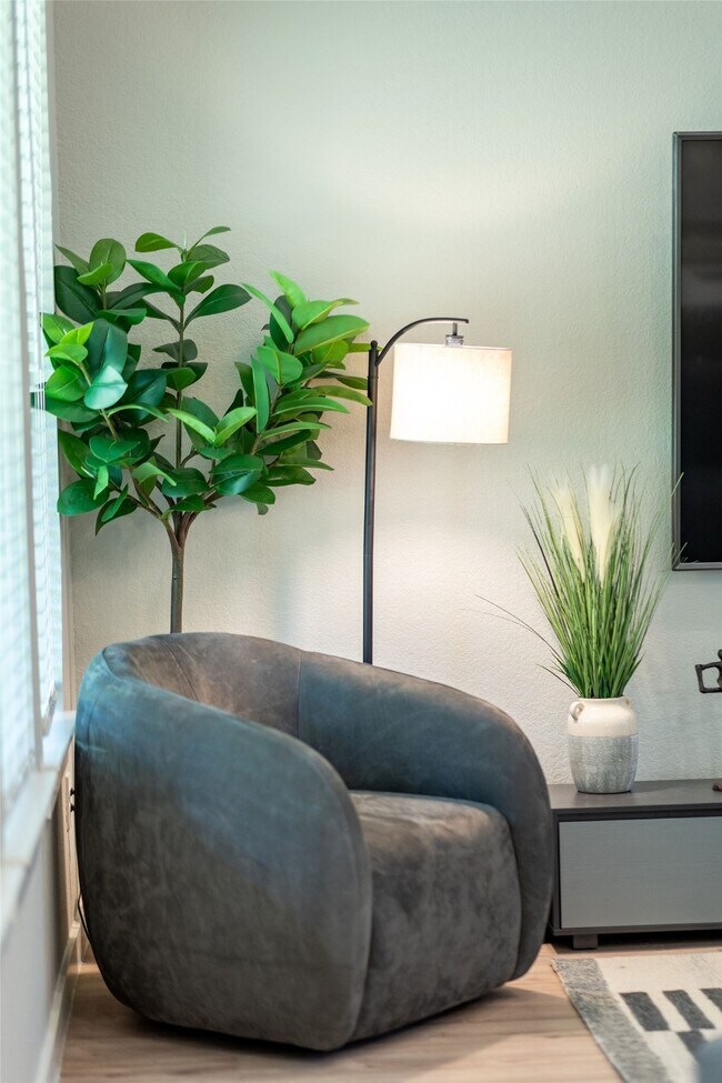 Building Photo - 10332 Rainbow Cove Ln