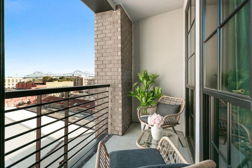 Building Photo - 611 Commerce St