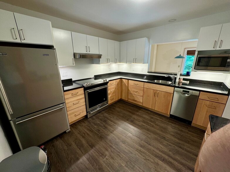 Brand new appliances and cabinetry, dishwasher - 113 Penny Ln