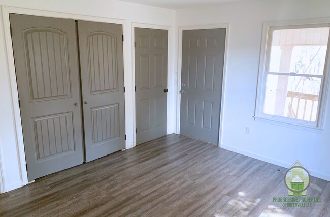 Building Photo - 205 Blackwood St