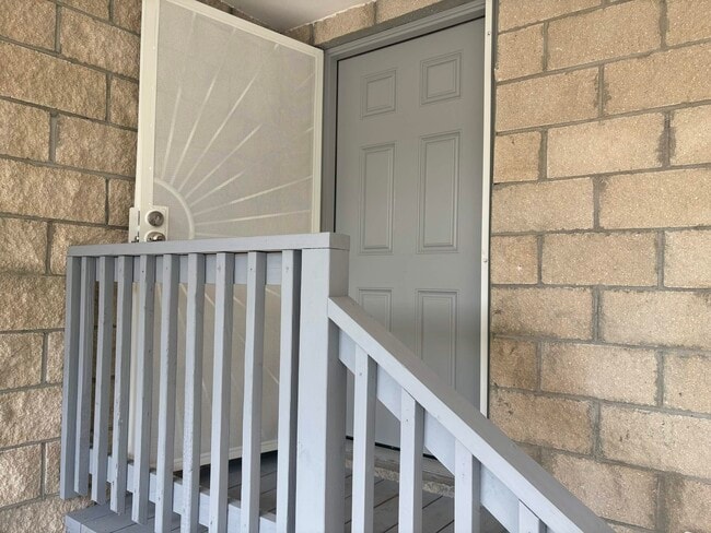 Building Photo - 1645 Kamehameha IV Rd