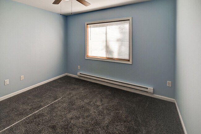 Building Photo - Broadway Drive - Sun Prairie