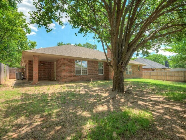 Building Photo - 304 Eccell Ct