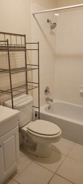 Building Photo - 4611 Bayshore Dr