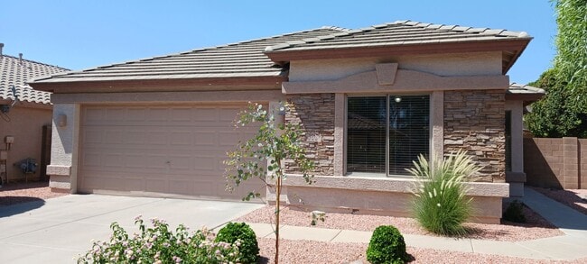 Building Photo - Warm, Inviting 3 Bed / 2 Bath Home in Surp...