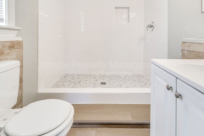 Building Photo - 820 NE 81st St