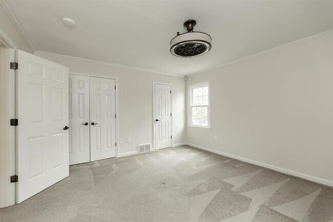 Building Photo - 8441 Dogwood Rd