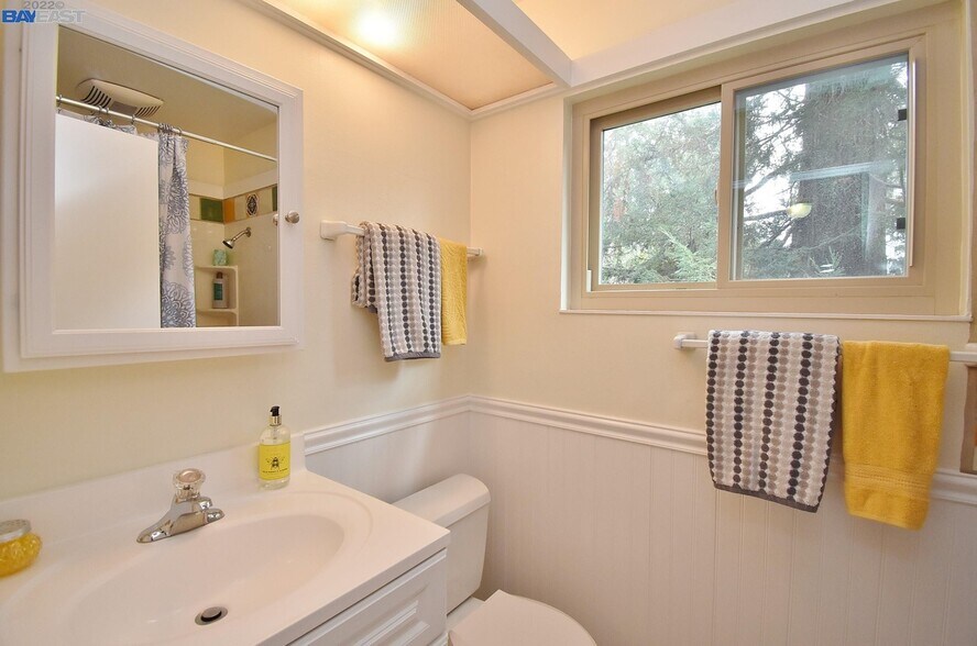 Building Photo - 111 Ascot Ct