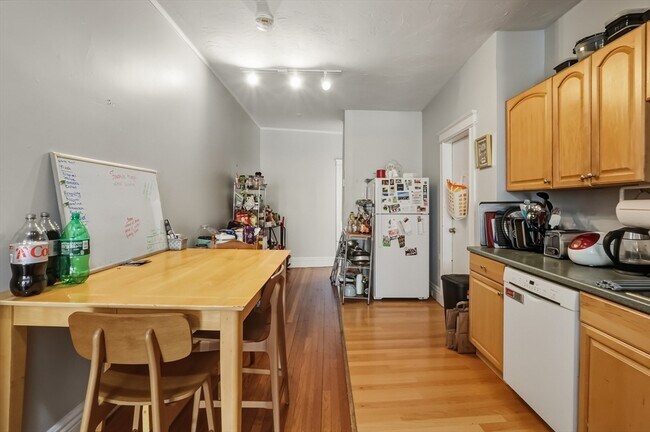 Building Photo - 1661 Commonwealth Ave