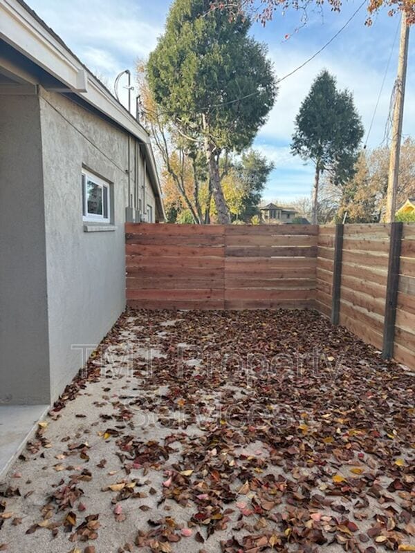 Building Photo - 17259 Walnut Ave