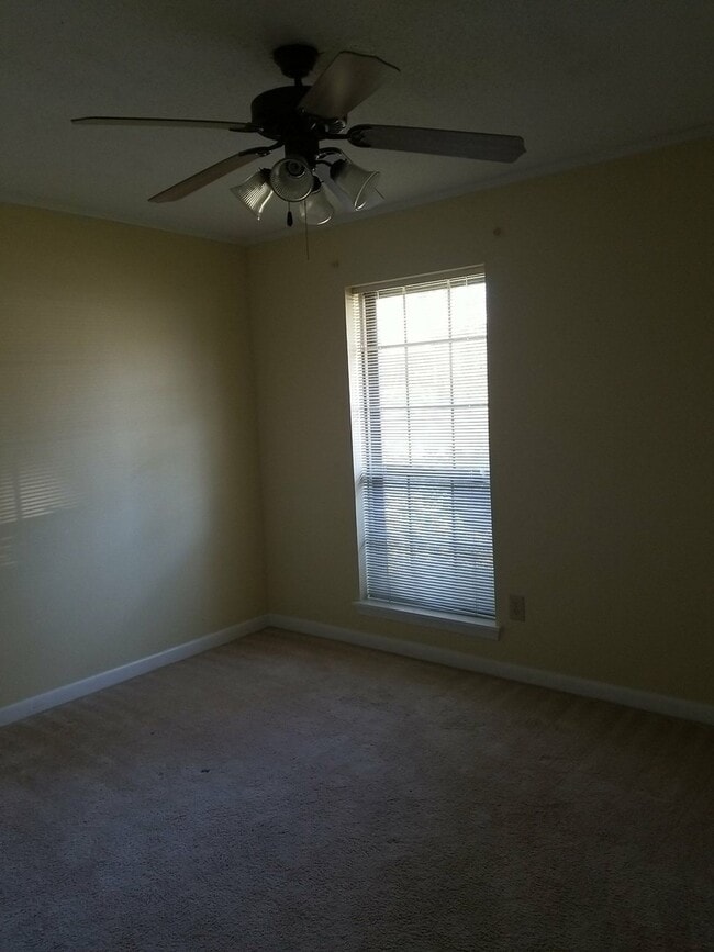 Building Photo - 918 Villa Ln