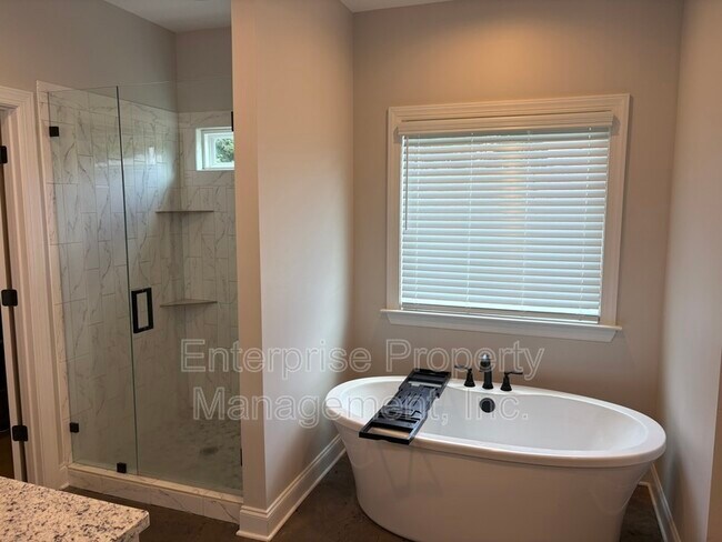 Building Photo - 239 McLaughlin Dr
