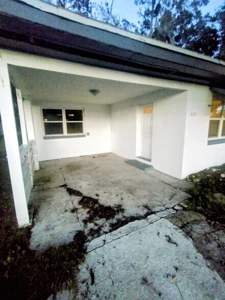 Building Photo - 635 N Nova Rd