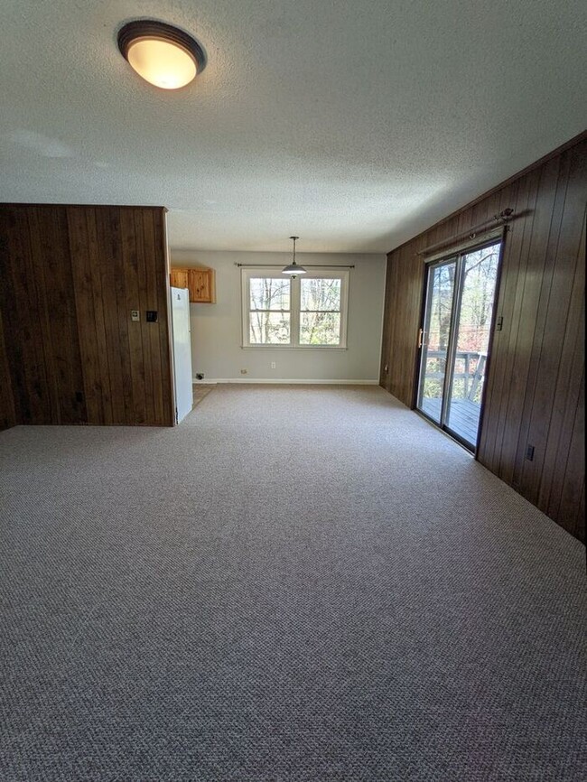Building Photo - Black Mountain Duplex Rental!