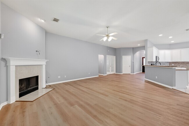 Building Photo - 23719 River Pl Dr