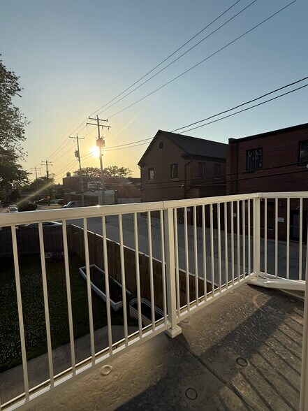 Building Photo - 5577 N Kent Ave