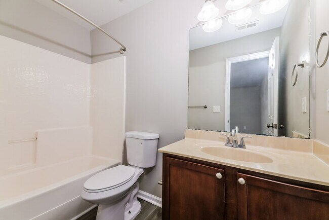 Building Photo - 3501 Pinkham Way