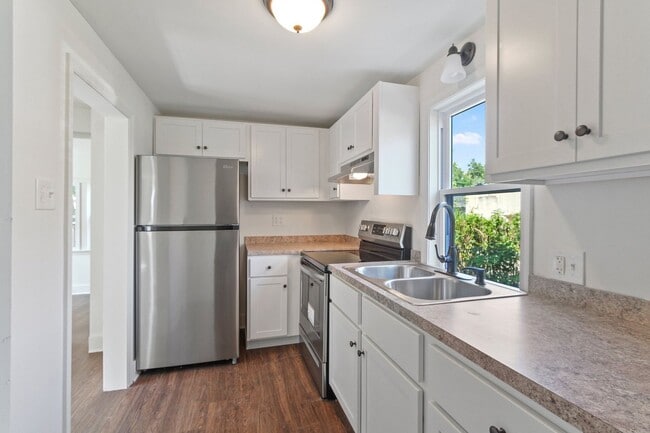 Building Photo - Cozy 3 Bedroom, 1.5 Bath Single Family Home!