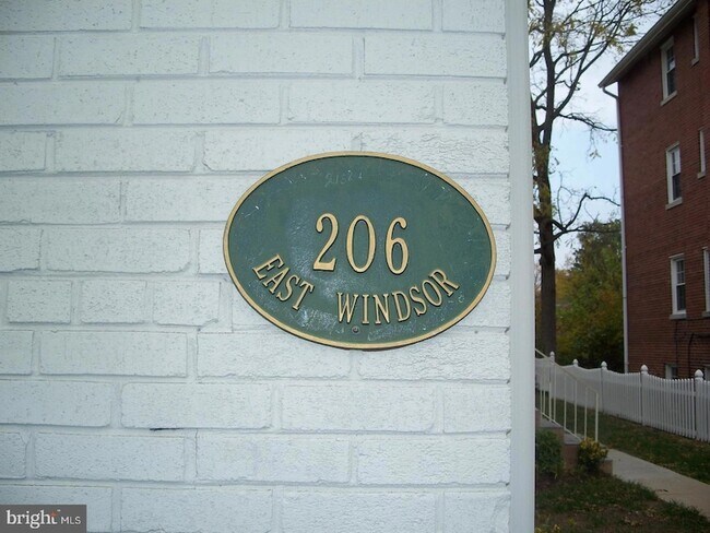 Building Photo - 206 E Windsor Ave