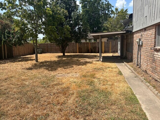 Building Photo - 403 Mistywood Dr