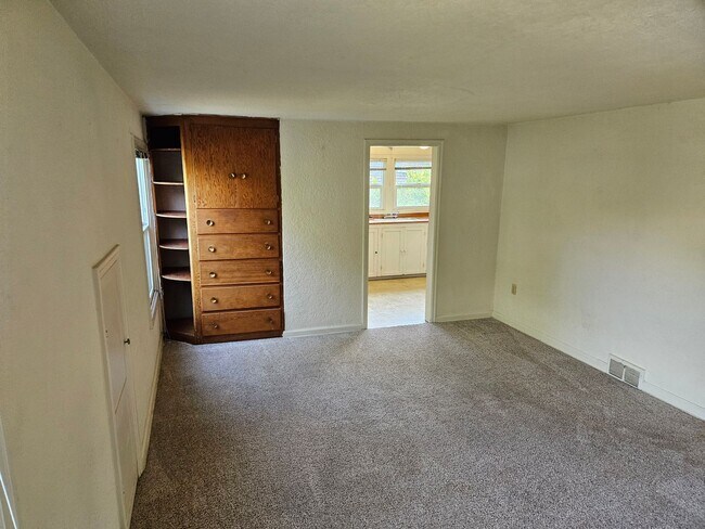 Building Photo - 1631li