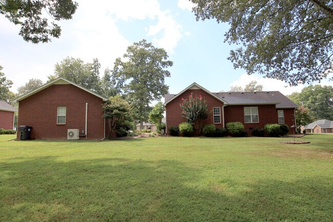 Building Photo - 19 Antietam Dr