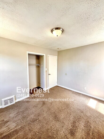 Building Photo - 6901 Heyden St