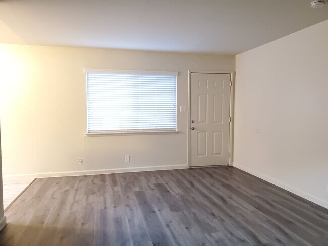 Building Photo - Downstairs Apartment in Great Sunnyvale Location, Renovated Inside, Fresh Paint, New Floors!