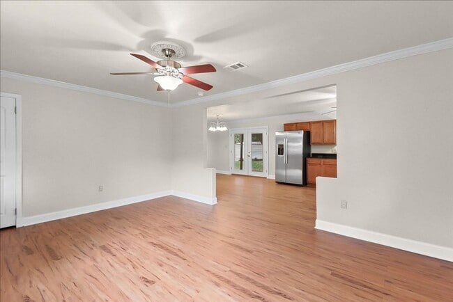 Building Photo - Completely Renovated 3 Bed 2 Bath home with HUGE fenced yard & shed