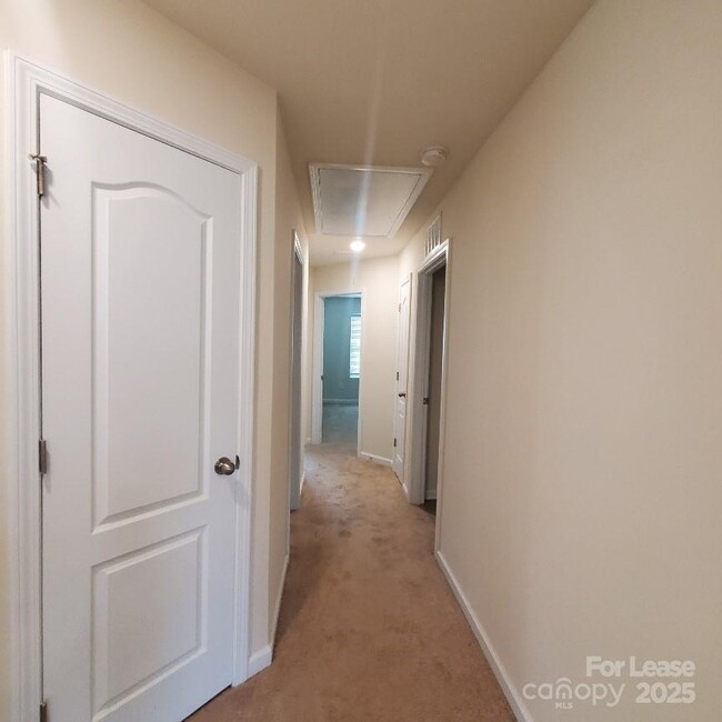 Building Photo - 4033 Black Walnut Wy