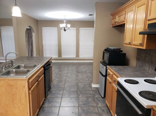 Building Photo - 9866 Asheville Dr