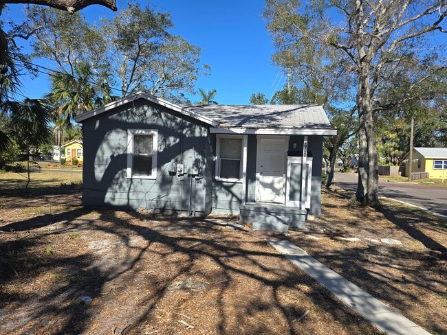 Building Photo - 2 bedroom remodeled house