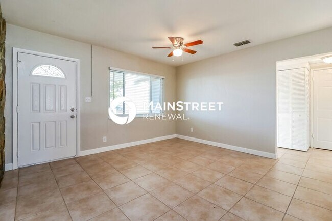 Building Photo - 3 Bedroom Pet-Friendly Home in St. Petersburg, FL with Main Street Renewal