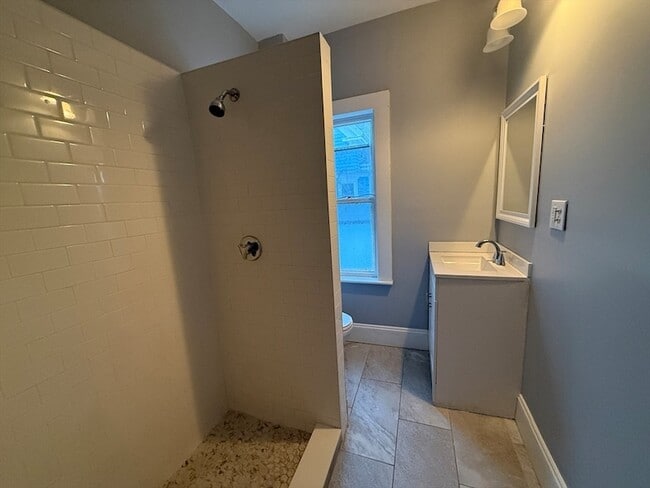 Building Photo - 5 Lothrop St