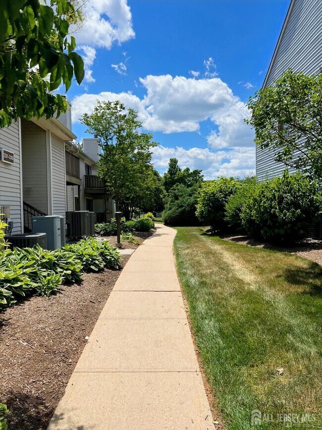 Building Photo - 2304 Aspen Dr