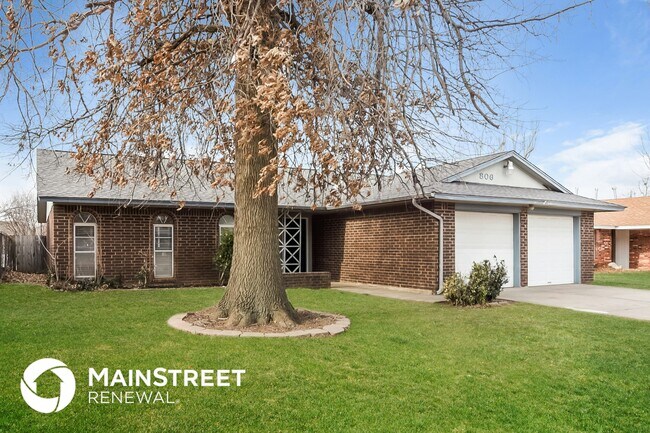 Building Photo - 806 Arlington Dr