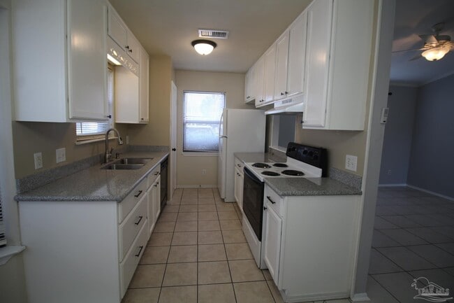 Building Photo - 1455 Sanibel Ln