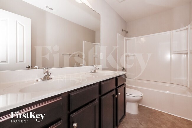 Building Photo - 2025 Misty Rose Lane