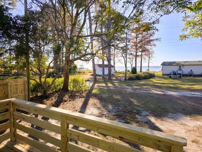 Building Photo - 2 Bedroom 1 Bath Home in Jarvisburg $1895/mo