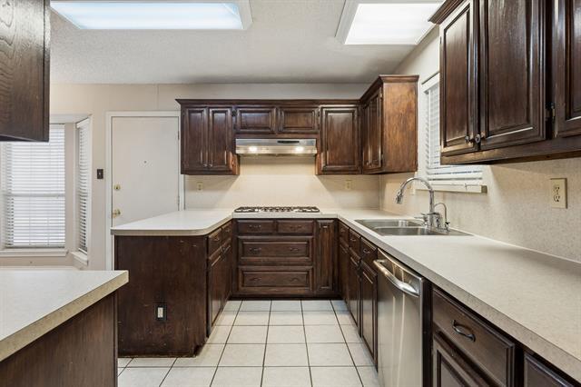 Building Photo - 2 Rivercrest Ct