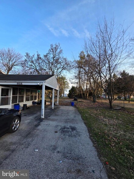 Building Photo - 926 Green Ln