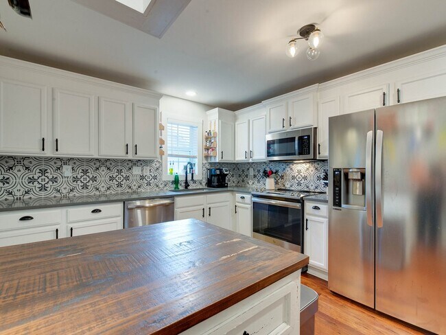 Building Photo - Updated and well appointed home in the his...