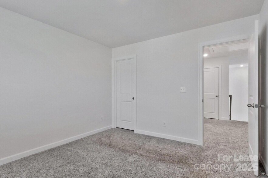 Building Photo - 4013 Armstrong Farm Dr